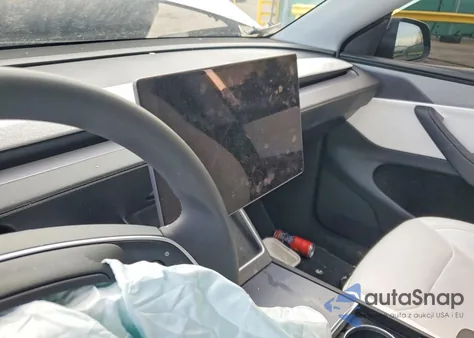 2026 Tesla Model Y z USA, uszkodzony, nr VIN 7SAYGDED5TA415001